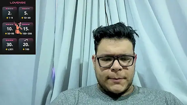 Snapshot of batman2433 chatting on 11.01.25 batman2433 online show from 11.01.25