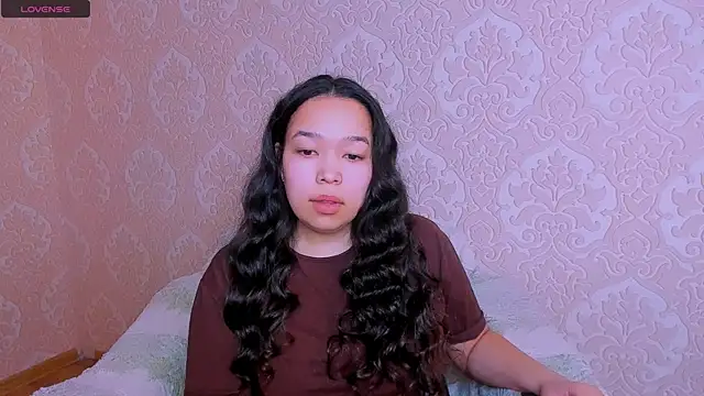 Snapshot of Kris_top_Lee chatting on 04.08.26 Kris top Lee online show from 04.08.26