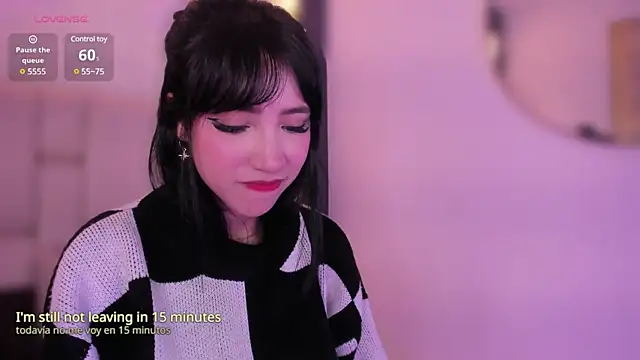 Snapshot of emma_woods_ chatting on 12.13.24 emma woods online show from 12.13.24