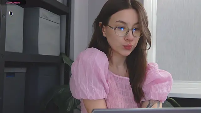 Snapshot of Marie_Diaze chatting on 04.10.26 Marie Diaze online show from 04.10.26