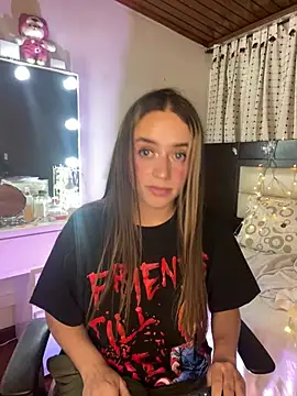 Snapshot of Natalia_Suarez chatting on 02.25.25 Natalia Suarez online show from 02.25.25