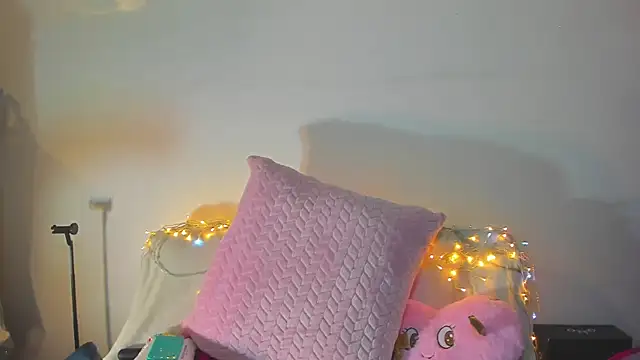 Snapshot of Natalia_Suarez chatting on 09.18.25 Natalia Suarez online show from 09.18.25