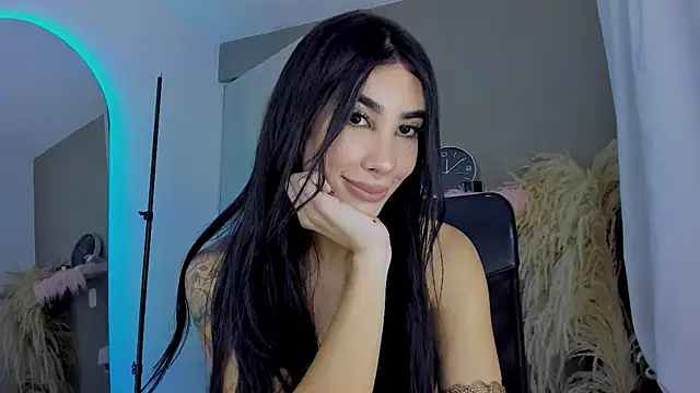 Snapshot of GarciaMilu chatting on 11.28.25 GarciaMilu online show from 11.28.25