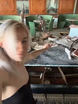 Snapshot of Dina-Light chatting on 02.14.25 Dina-Light online show from 02.14.25