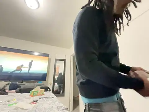 Snapshot of BD2LONG chatting on 10.31.25 BD2LONG online show from 10.31.25