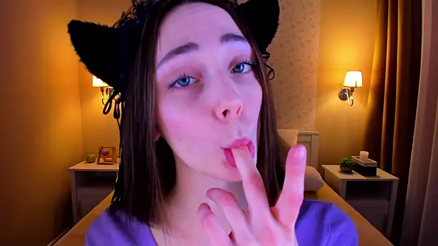 Snapshot of Lexi_Split chatting on 02.04.25 Lexi Split online show from 02.04.25