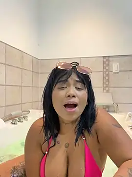 Snapshot of Emily_restrepo chatting on 01.04.25 Emily restrepo online show from 01.04.25