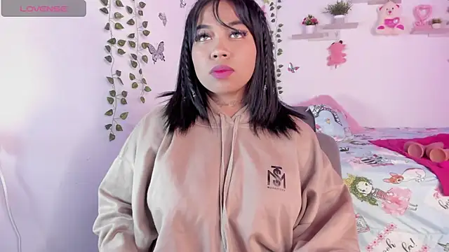 Snapshot of Emily_restrepo chatting on 02.05.25 Emily restrepo online show from 02.05.25