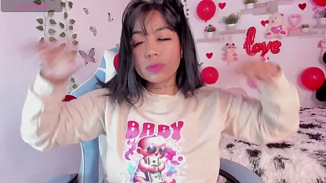 Snapshot of Emily_restrepo chatting on 02.15.25 Emily restrepo online show from 02.15.25