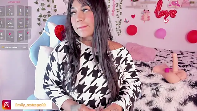 Snapshot of Emily_restrepo chatting on 02.18.25 Emily restrepo online show from 02.18.25