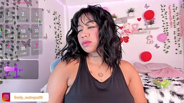 Snapshot of Emily_restrepo chatting on 03.05.25 Emily restrepo online show from 03.05.25