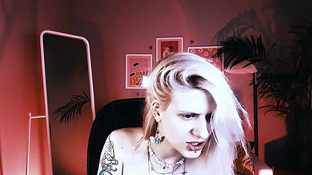 Snapshot of Noah_ElmerX chatting on 10.10.25 Noah ElmerX online show from 10.10.25