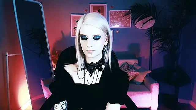 Snapshot of Noah_ElmerX chatting on 10.18.25 Noah ElmerX online show from 10.18.25