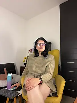 Snapshot of adriana71 chatting on 05.26.26 adriana71 online show from 05.26.26