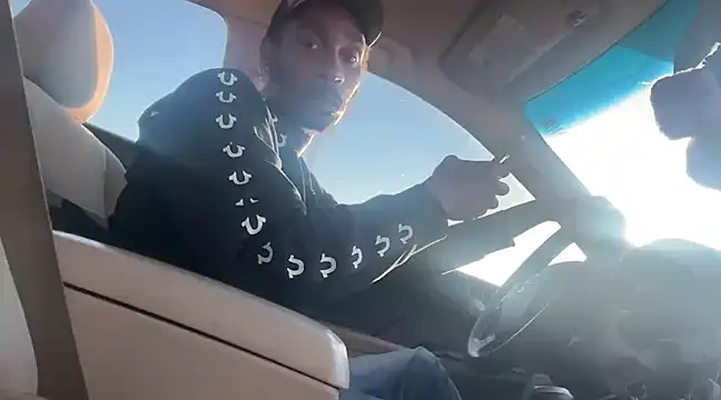 Snapshot of ITSONLYKENNY chatting on 01.28.25 ITSONLYKENNY online show from 01.28.25