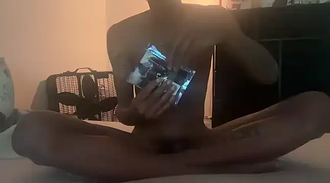 Snapshot of ITSONLYKENNY chatting on 02.19.25 ITSONLYKENNY online show from 02.19.25