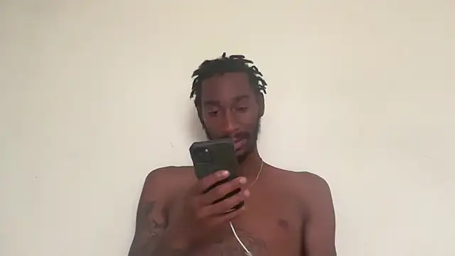 Snapshot of ITSONLYKENNY chatting on 09.30.25 ITSONLYKENNY online show from 09.30.25