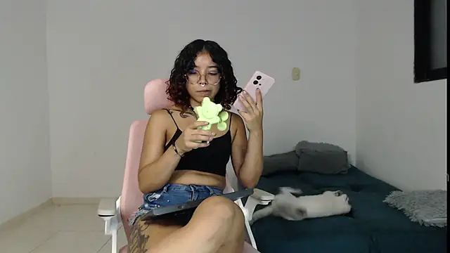 Snapshot of Putaku_San chatting on 12.30.24 Putaku San online show from 12.30.24