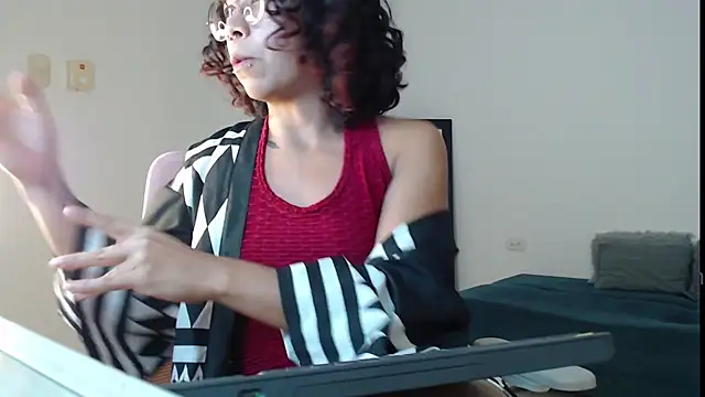 Snapshot of Putaku_San chatting on 03.07.25 Putaku San online show from 03.07.25