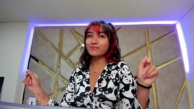 Snapshot of nahia_low chatting on 03.14.25 nahia low online show from 03.14.25