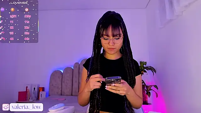 Snapshot of nahia_low chatting on 09.24.25 nahia low online show from 09.24.25