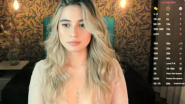 Snapshot of KiaraCarter chatting on 01.17.25 KiaraCarter online show from 01.17.25