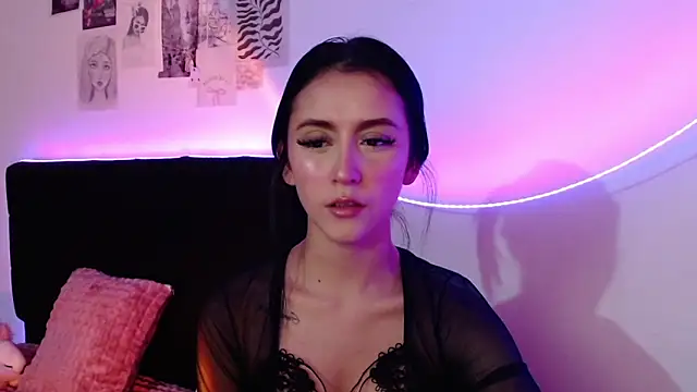 Snapshot of Coralinnee_ chatting on 02.13.25 Coralinnee  online show from 02.13.25