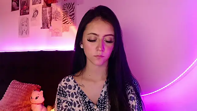 Snapshot of Coralinnee_ chatting on 03.01.25 Coralinnee  online show from 03.01.25