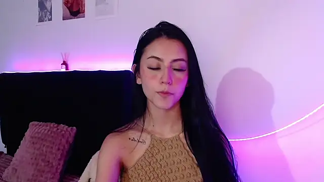 Snapshot of Coralinnee_ chatting on 03.16.25 Coralinnee  online show from 03.16.25