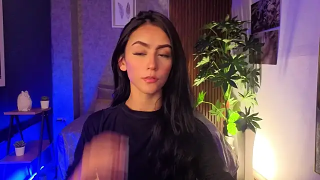 Coralinnee  online show from 05.08.26