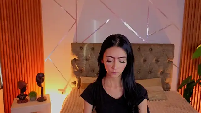 Snapshot of Coralinnee_ chatting on 07.17.26 Coralinnee online show from 07.17.26
