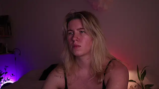 moonamii online show from 11.08.25