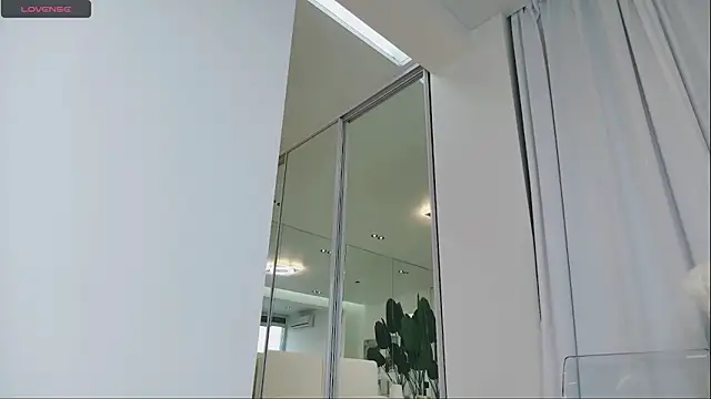 Snapshot of wowEva chatting on 03.20.25 wowEva online show from 03.20.25