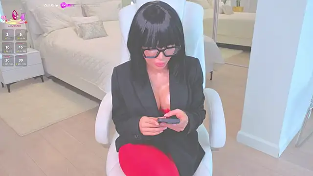 Snapshot of wowEva chatting on 09.25.25 wowEva online show from 09.25.25