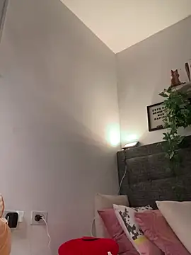 Snapshot of Lia_flowers chatting on 12.25.24 Lia flowers online show from 12.25.24