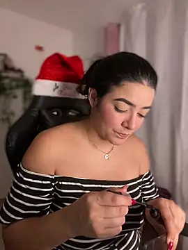 Snapshot of Lia_flowers chatting on 12.27.24 Lia flowers online show from 12.27.24