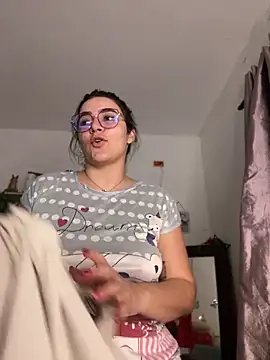Snapshot of Lia_flowers chatting on 12.30.24 Lia flowers online show from 12.30.24