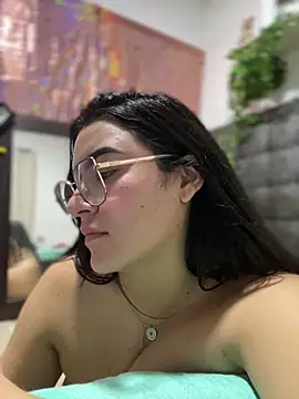 Snapshot of Lia_flowers chatting on 01.12.25 Lia flowers online show from 01.12.25