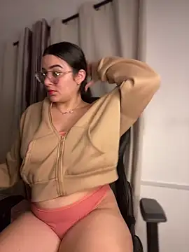 Snapshot of Lia_flowers chatting on 01.25.25 Lia flowers online show from 01.25.25