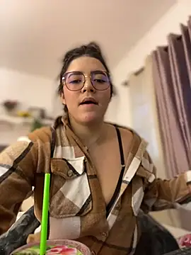 Snapshot of Lia_flowers chatting on 02.17.25 Lia flowers online show from 02.17.25