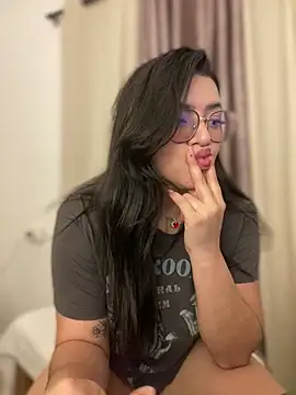 Snapshot of Lia_flowers chatting on 02.20.25 Lia flowers online show from 02.20.25