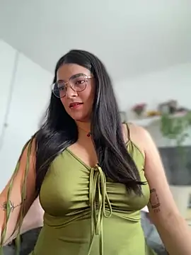 Snapshot of Lia_flowers chatting on 02.23.25 Lia flowers online show from 02.23.25