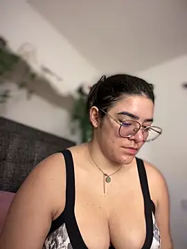 Snapshot of Lia_flowers chatting on 03.17.25 Lia flowers online show from 03.17.25