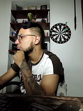 Snapshot of Andrew_slick chatting on 11.17.25 Andrew slick online show from 11.17.25