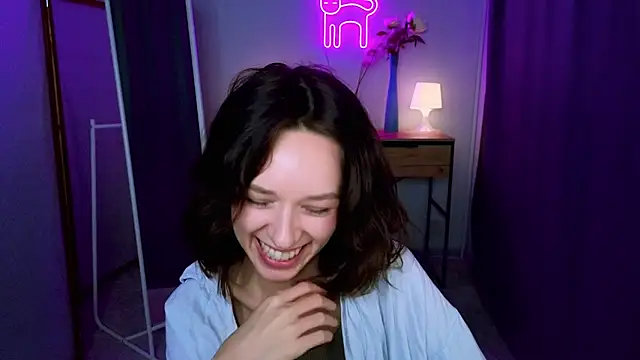 Snapshot of VivianLy_ chatting on 02.02.25 VivianLy online show from 02.02.25