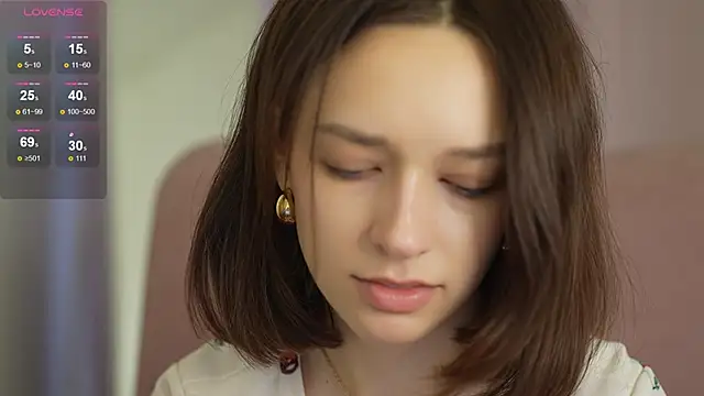 Snapshot of VivianLy_ chatting on 02.07.25 VivianLy online show from 02.07.25