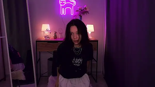 Snapshot of VivianLy_ chatting on 02.16.25 VivianLy online show from 02.16.25