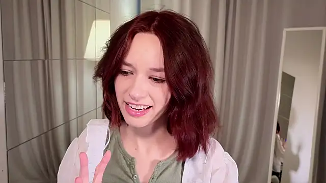 Snapshot of VivianLy_ chatting on 03.12.25 VivianLy online show from 03.12.25