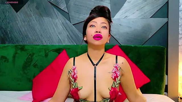 ElyaQuinn online show from 02.21.25