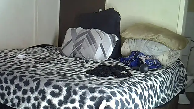 AddictiveAssCurves online show from 04.17.26